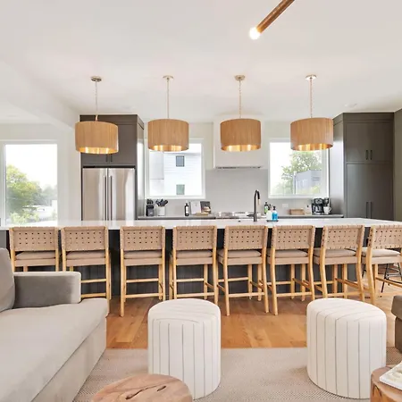 The Elmwood & Ashford - 8br Weho Rooftops Holiday home