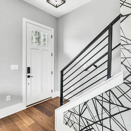 Luxury Close Broadway With Garage And Fire Pit