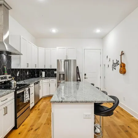 Scene In Chic East Nash 12 Min To Broadway Holiday home