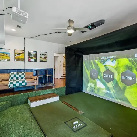 Holiday home Walk To 12 South And Restaurants With Garage And Golf Simulator Nashville