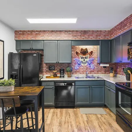 Cozy By Music Row, Walk To Restaurants And Bars
