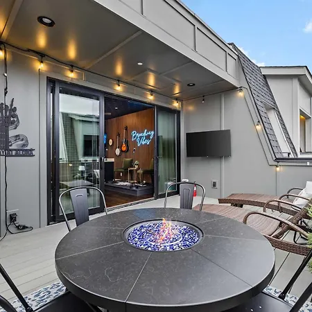 2 Side By Side Units Roof Decks Karaoke Murals Nashville