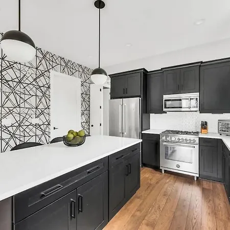 Luxury Close Broadway With Garage And Fire Pit