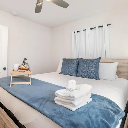 Chroma - 2 Units - Mins To Broadway & Germantown *