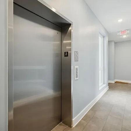 Holiday home Whiskey Bent In East Nash, 13 Min To Broadway, Great For Groups! Free Parking, Gym, Rooftop Nashville