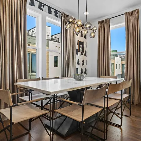Holiday home Nash Skyline Views Rooftop With Fire Pit Grill *