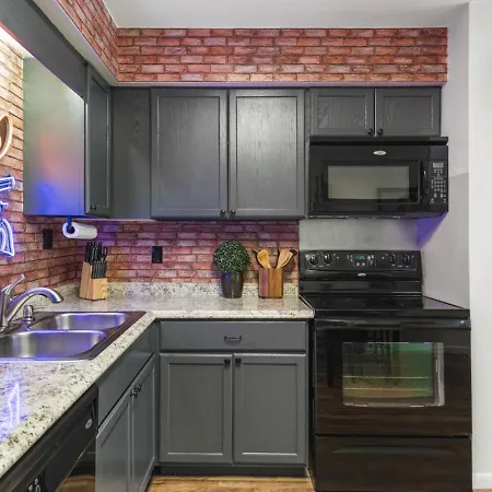 Holiday home Cozy By Music Row, Walk To Restaurants And Bars Nashville