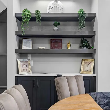 Holiday home Elegant Nash Karaoke Haven With Rooftop Fire Table Nashville