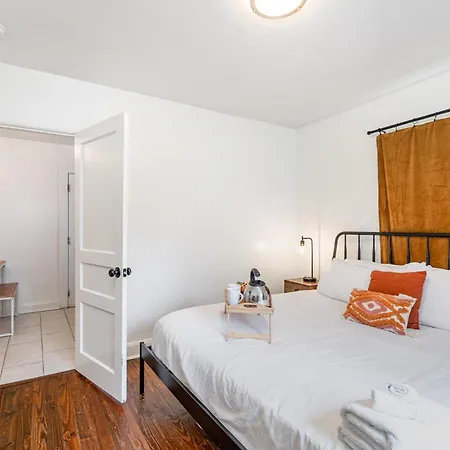 - 2 Units - Minutes To Broadway & Germantown *