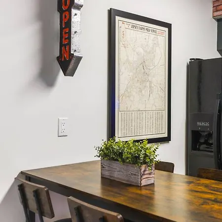 Cozy By Music Row, Walk To Restaurants And Bars Holiday home Nashville