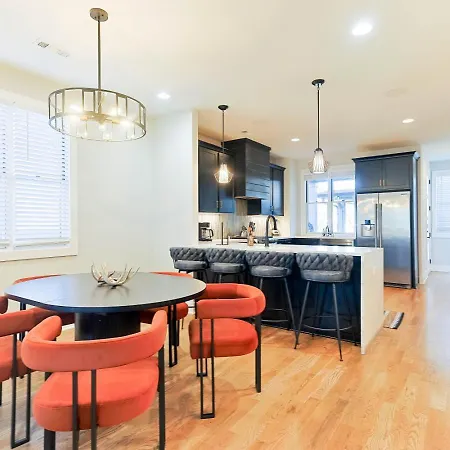 Brand New Townhome In The Heart Of The Holiday home