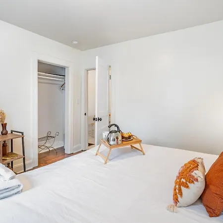 Holiday home - 2 Units - Minutes To Broadway & Germantown *