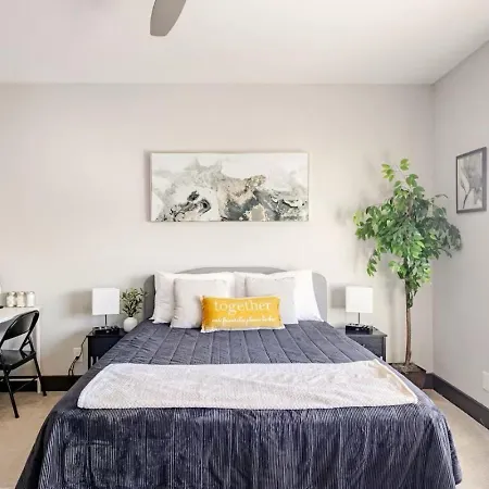 Music Trades Corporate Housing Welcome 3 Bed Holiday home