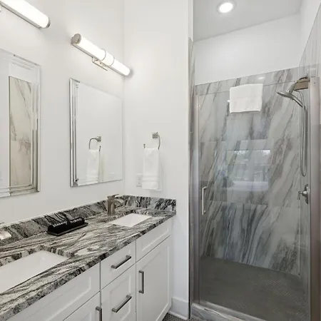 Whiskey Bent In East Nash, 13 Min To Broadway, Great For Groups! Free Parking, Gym, Rooftop Nashville