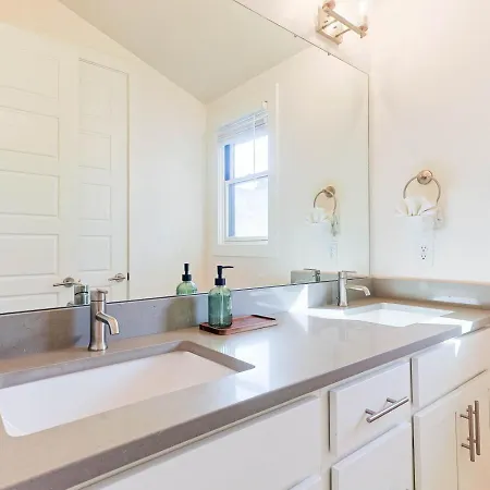 New Luxury 4br With Bar, Arcade, 3 Min To Stadium Holiday home Nashville