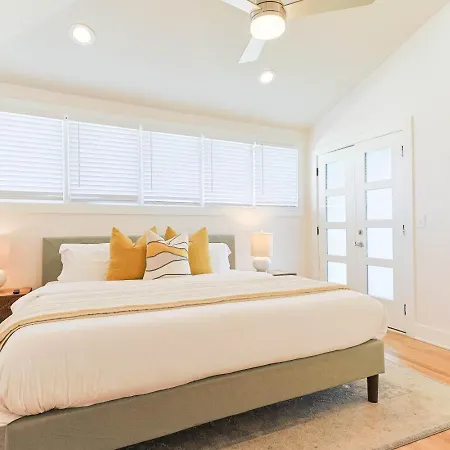 Modern Retreat 4 Bedroom 3 5 Ba Walk To East Nash Gems *