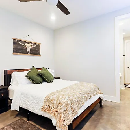 Luxury Cowboy Speakeasy, Billiards 3min To Stadium Holiday home