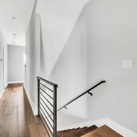 Luxury Close Broadway With Garage And Fire Pit