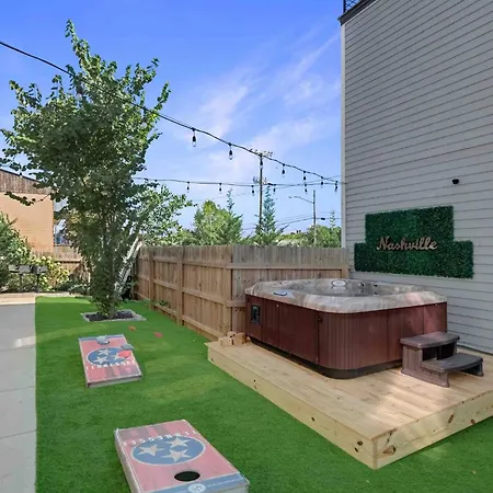 Hottub/karaoke-10m Dt-beg Your Parton? Dolly's Hm