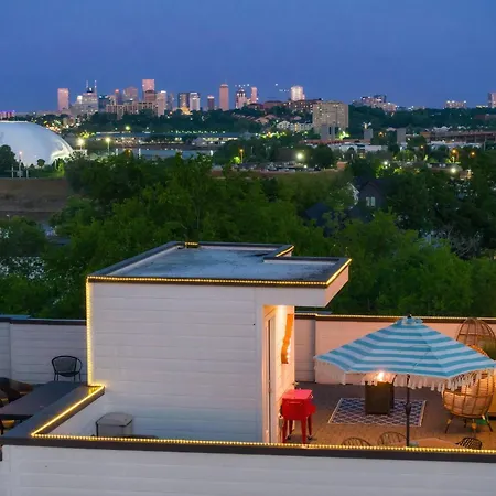 Skyline Rooftop • Game • Sonos Audio Holiday home Nashville