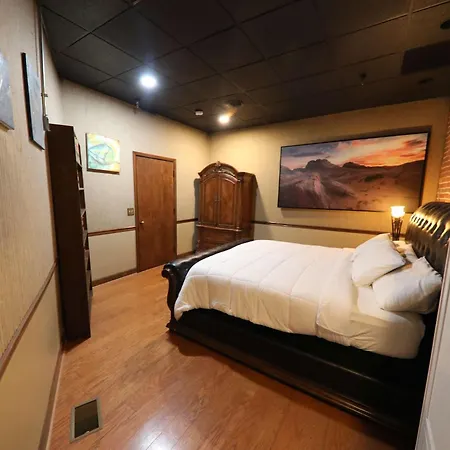 Rockstar Penthouse Speakeasy - Massive By Broadway Holiday home *
