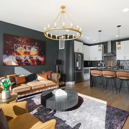 View With Hottub Rooftop Arcade Game And Parking Holiday home