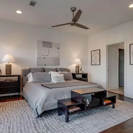 Holiday home The Skyline Social - Retreat & Private Rooftop *