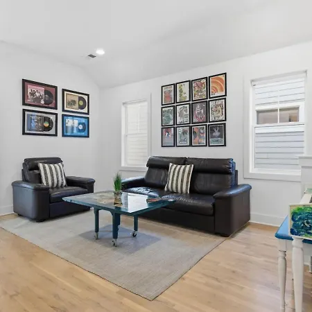 Modern House By Downtown With Garage And Fenced-in Yard * Nashville