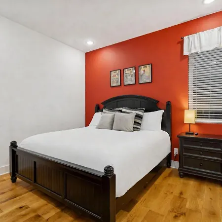 Scene In Chic East Nash 12 Min To Broadway Holiday home