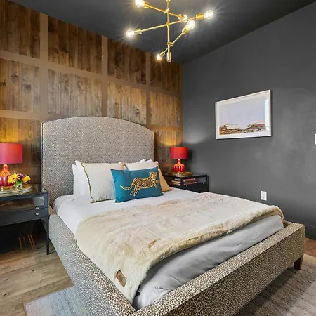 Holiday home Nash Skyline Views Rooftop With Fire Pit Grill *