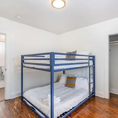 - 2 Units - Minutes To Broadway & Germantown Holiday home