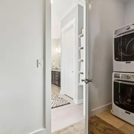 Holiday home Walk To 12 South And Restaurants With Garage And Golf Simulator