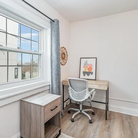 Chroma - 2 Units - Mins To Broadway & Germantown *