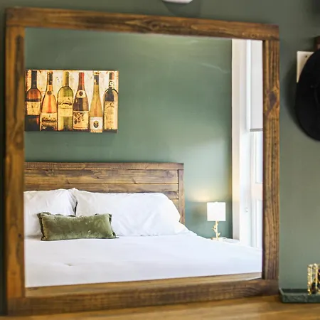 Whiskey Bent In East Nash, 13 Min To Broadway, Great For Groups! Free Parking, Gym, Rooftop Holiday home *