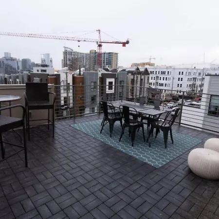 Holiday home Rooftop Near Gulch And Broadway Sleep 12 Nashville