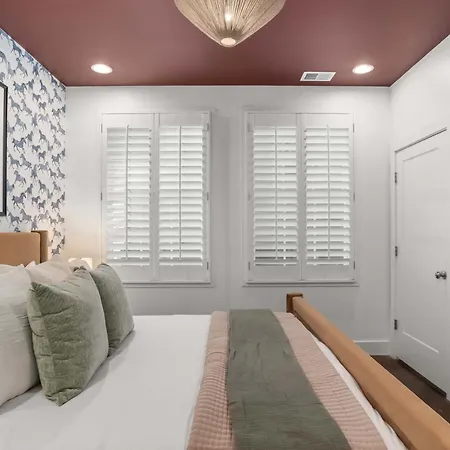 Holiday home The Ridgeline - New Rooftop Retreat Near The Gulch *