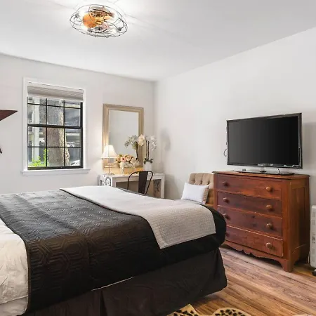 Cozy By Music Row, Walk To Restaurants And Bars Holiday home Nashville