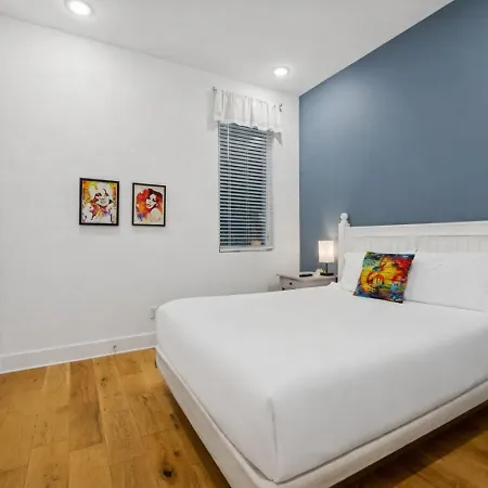 Scene In Chic East Nash 12 Min To Broadway Holiday home Nashville