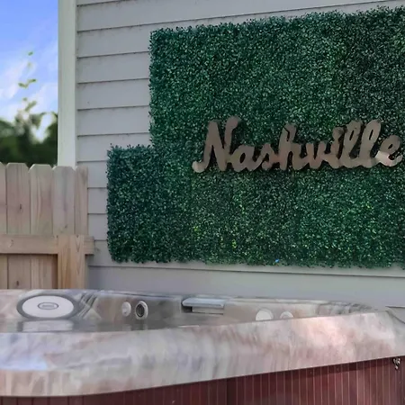 Holiday home Hottub/karaoke-10m Dt-beg Your Parton? Dolly's Hm Nashville