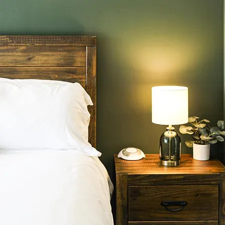 Holiday home Whiskey Bent In East Nash, 13 Min To Broadway, Great For Groups! Free Parking, Gym, Rooftop