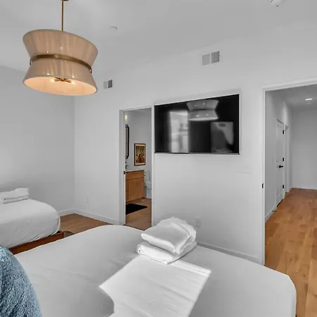 Stylish 5br Retreat W Rooftop Hot Tub * Nashville
