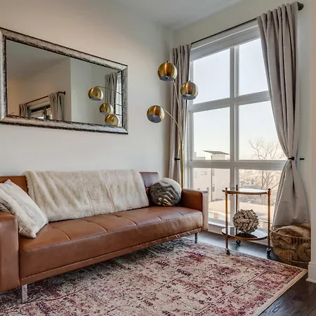 The Skyline Social - Retreat & Private Rooftop *
