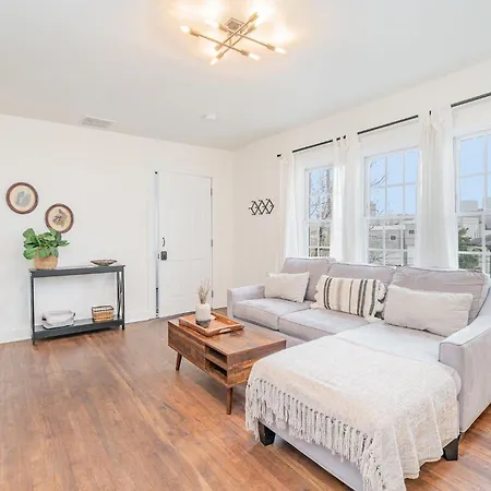 Chroma - 2 Units - Mins To Broadway & Germantown Holiday home Nashville
