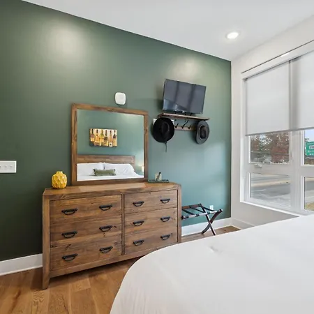 Holiday home Whiskey Bent In East Nash, 13 Min To Broadway, Great For Groups! Free Parking, Gym, Rooftop Nashville