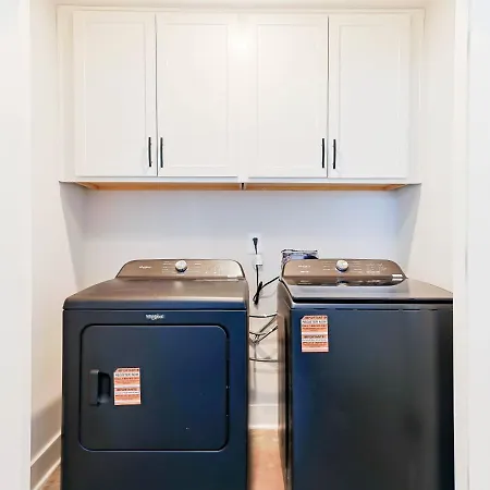 Brand New Townhome In The Heart Of The Holiday home *