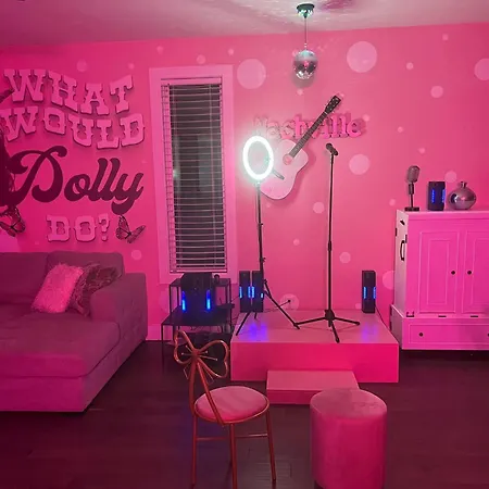 Hottub/karaoke-10m Dt-beg Your Parton? Dolly's Hm *