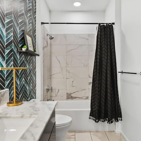 Riverfront Walk To Downtown With Garage Parking * Nashville