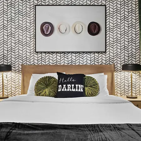 2 Side By Side Units Roof Decks Karaoke Murals Holiday home