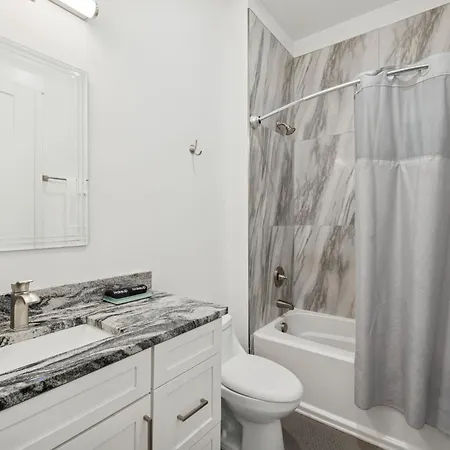 Whiskey Bent In East Nash, 13 Min To Broadway, Great For Groups! Free Parking, Gym, Rooftop * Nashville