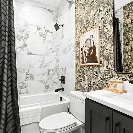 Holiday home 2 Homes! Broadway Views, Rooftops & Karaoke Nashville